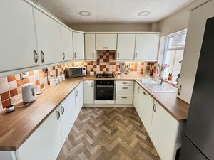 Kitchen- click for photo gallery